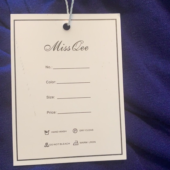 NWT Off the shoulder dress - Picture 2 of 2